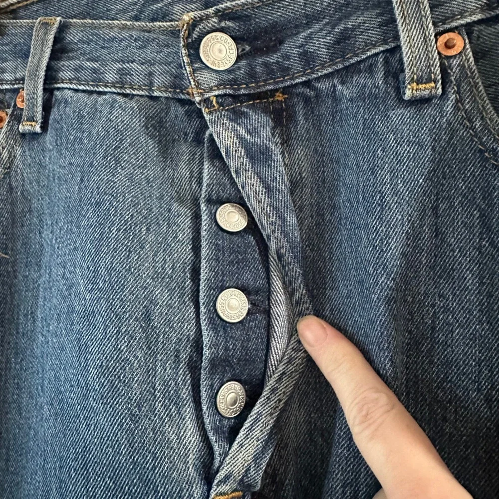Levi's 501 Mens‎ W34 L32 Button Fly Straight Leg Blue Denim Jeans